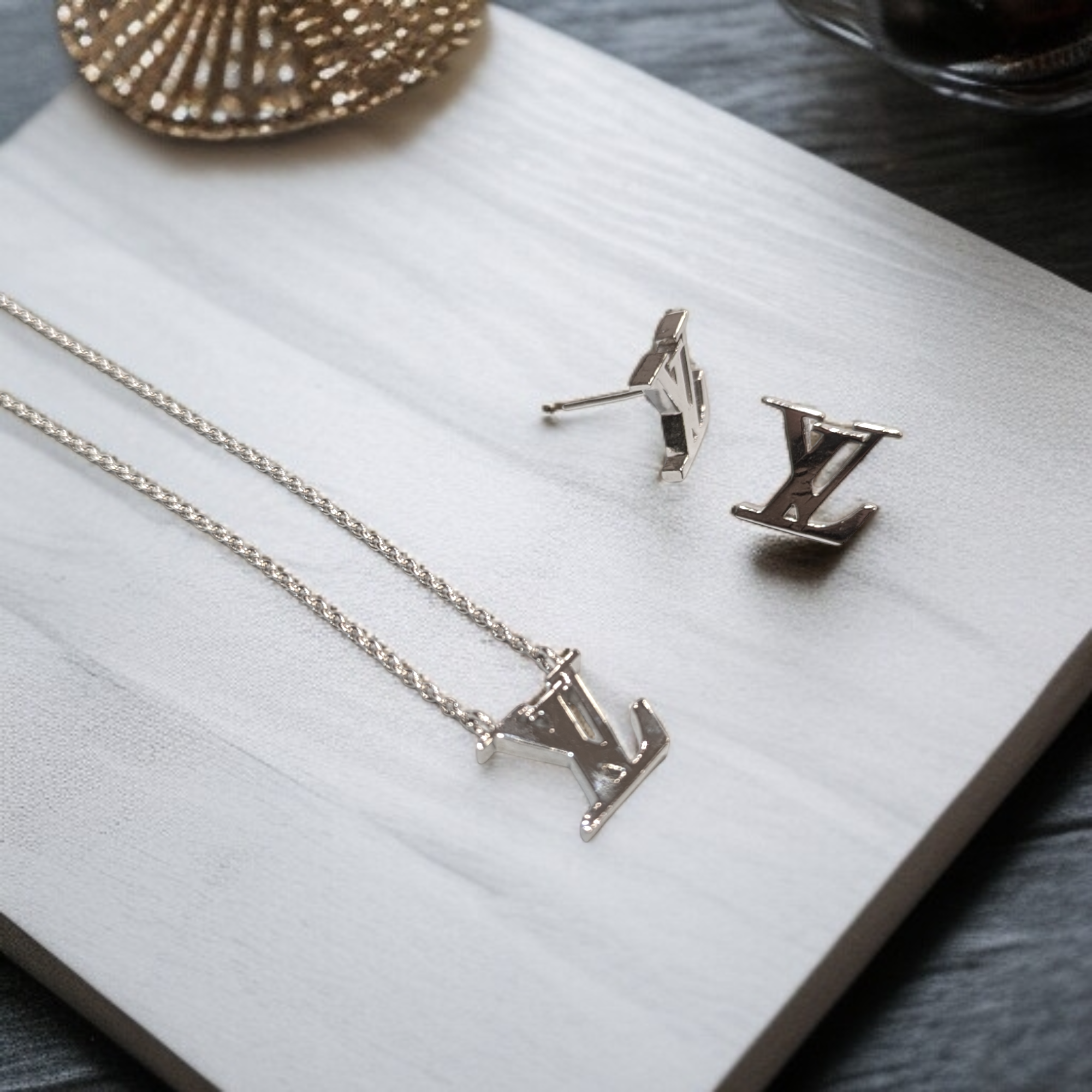 LV-Inspired Pendant Set with Chain - Image 2